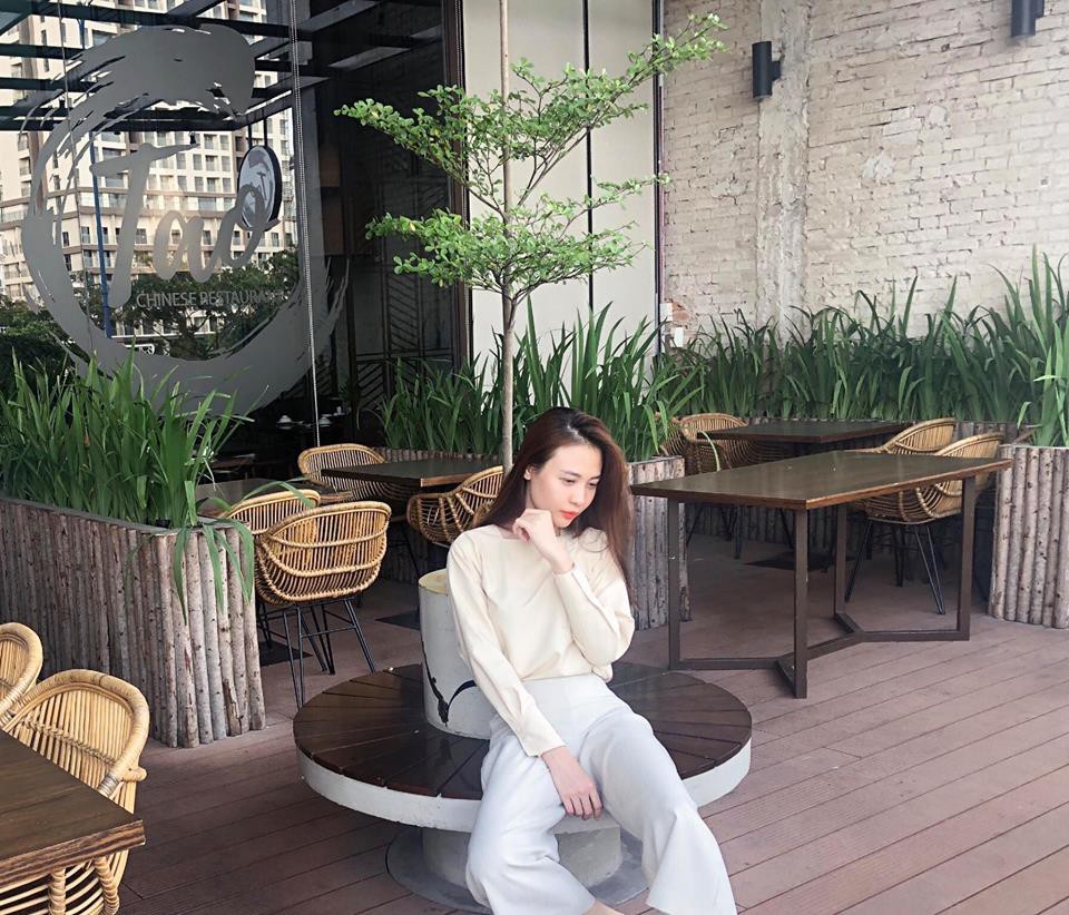 Nhìn xa tưởng bình thường, nhưng nhìn gần mới thấy được độ táo bạo của chiếc quần mà Angela Phương Trinh mặc - Ảnh 10. Nhìn xa tưởng bình thường, nhưng nhìn gần mới thấy được độ táo bạo của chiếc quần mà Angela Phương Trinh mặc - Ảnh 10.
