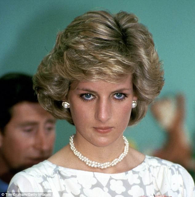 5 lần tự sát không thành của Công nương Diana, ngay cả khi đang mang thai và thái độ dửng dưng của Thái tử Charles - Ảnh 4.