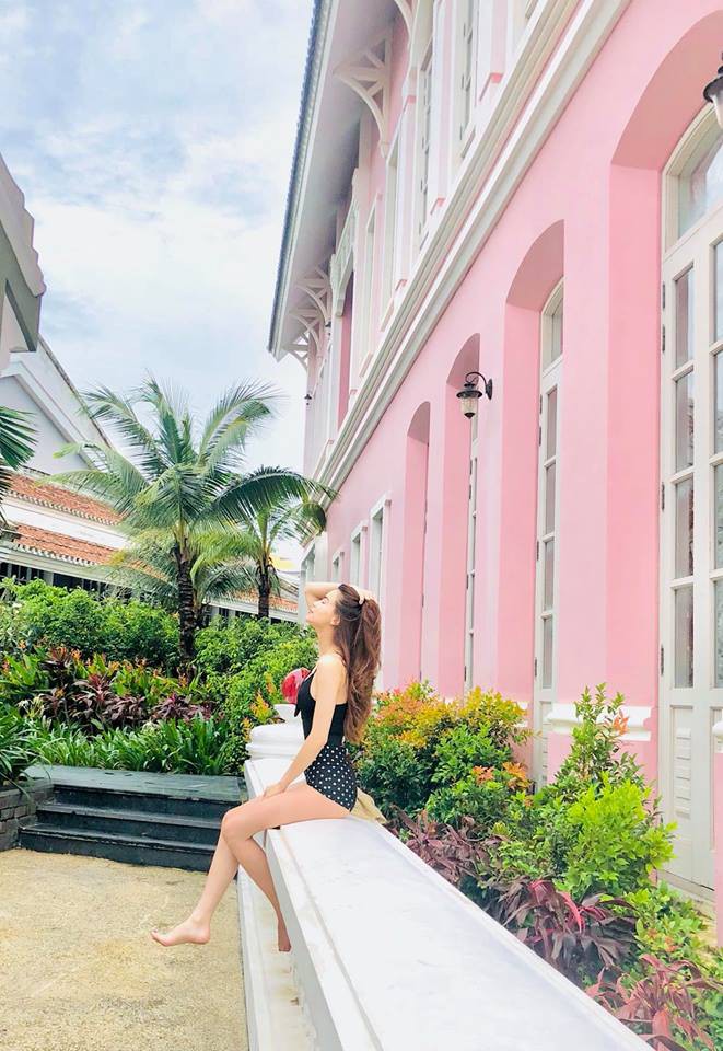 H&agrave; Hồ bung lụa với bikini khoe th&acirc;n h&igrave;nh U40 như g&aacute;i đ&ocirc;i mươi - Ảnh 1.