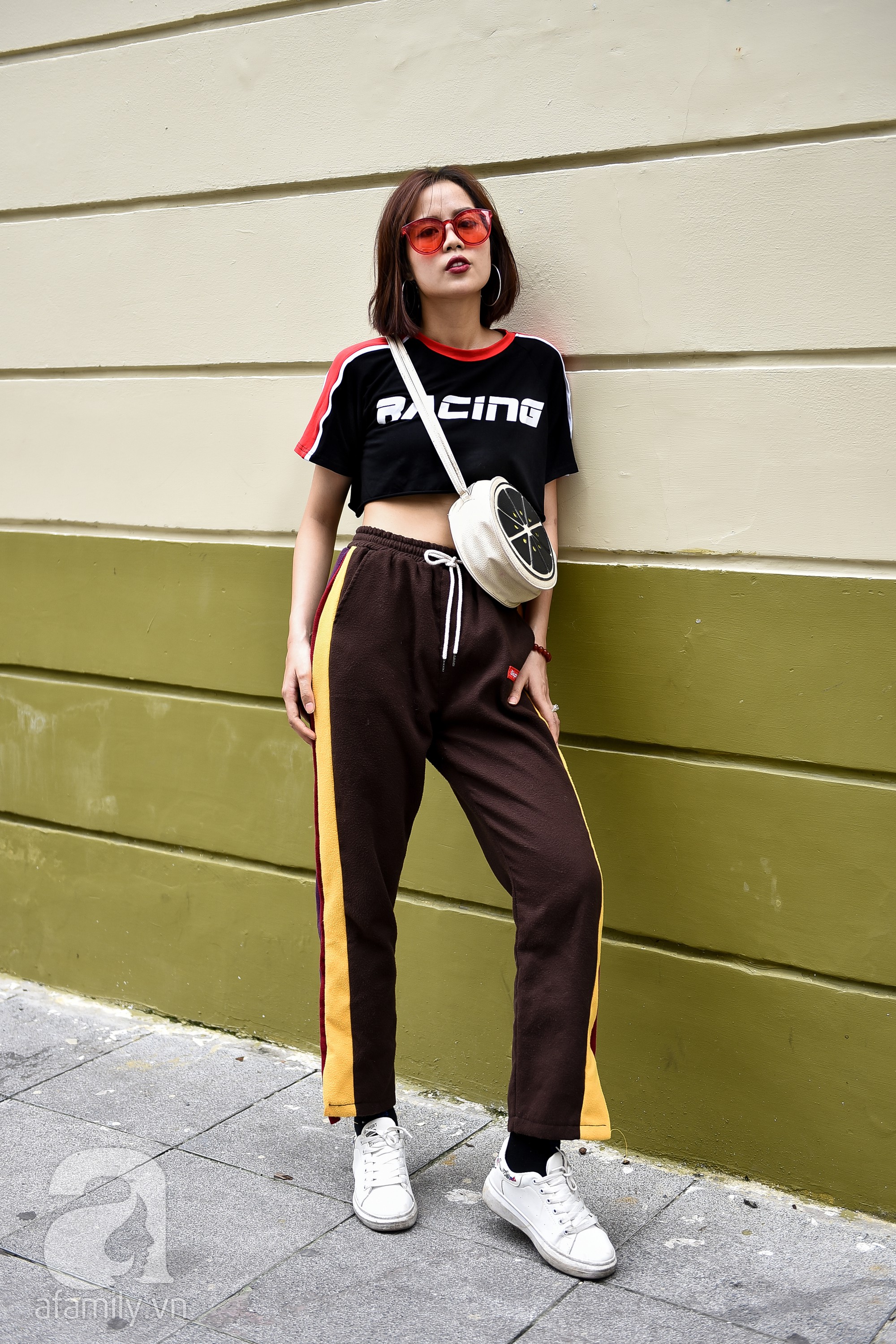 Có ai diện phụ kiện vừa chất vừa điệu như các quý cô miền Bắc trong street style tuần này - Ảnh 1.