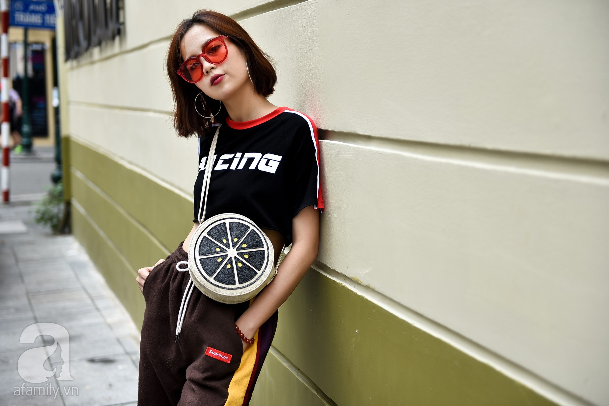 Có ai diện phụ kiện vừa chất vừa điệu như các quý cô miền Bắc trong street style tuần này - Ảnh 2.