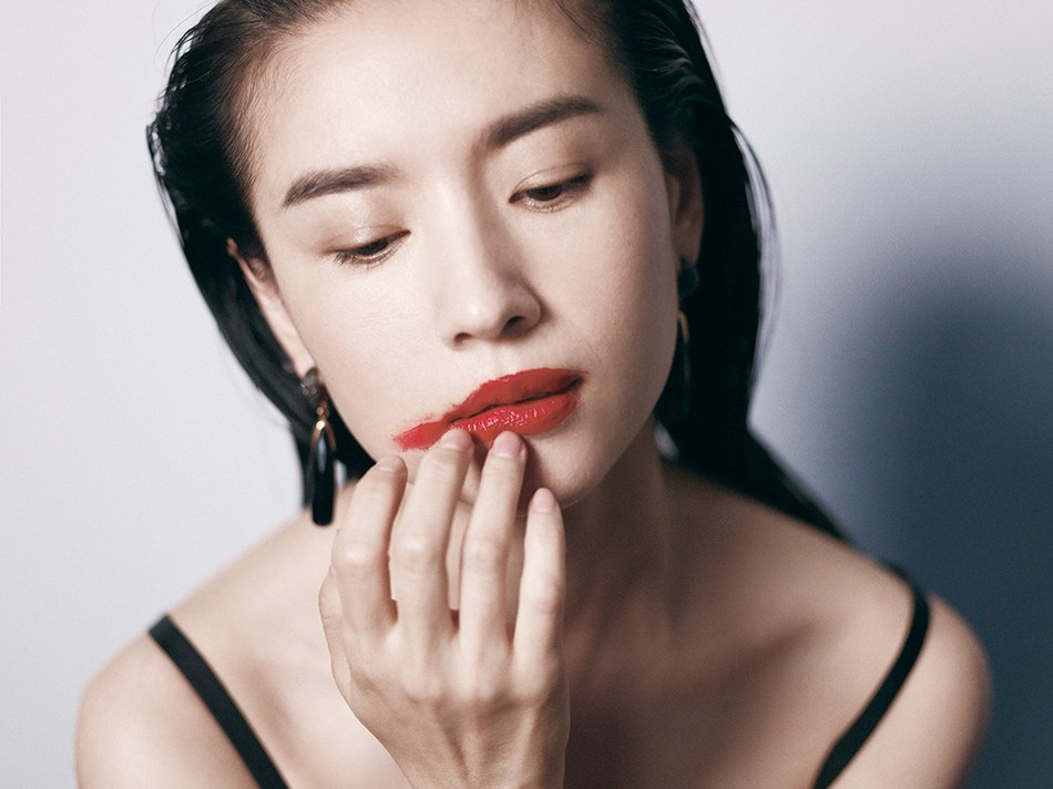 Người đẹp ngoại tình Đổng Khiết vừa tái xuất đã gây tranh cãi với loạt ảnh khó hiểu - Ảnh 1. Người đẹp ngoại tình Đổng Khiết vừa tái xuất đã gây tranh cãi với loạt ảnh khó hiểu - Ảnh 1.