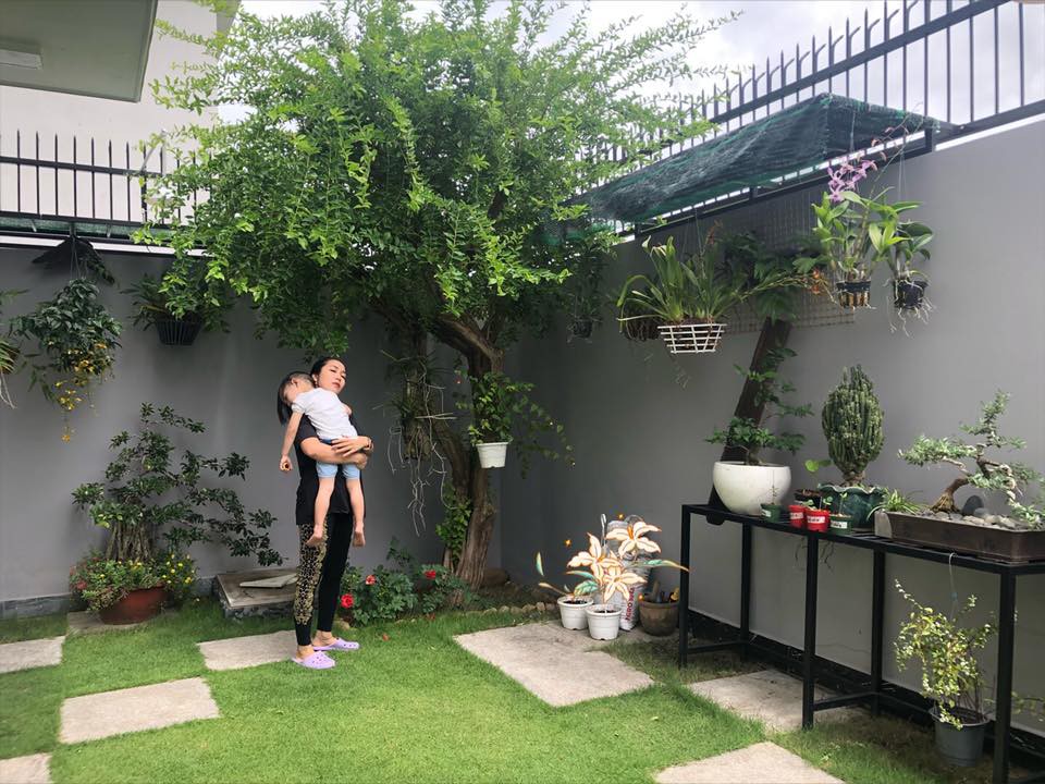 Ngắm căn biệt thự với sân vườn xanh mướt và ngập tràn tiếng cười của vợ chồng MC Ốc Thanh Vân - Ảnh 6.