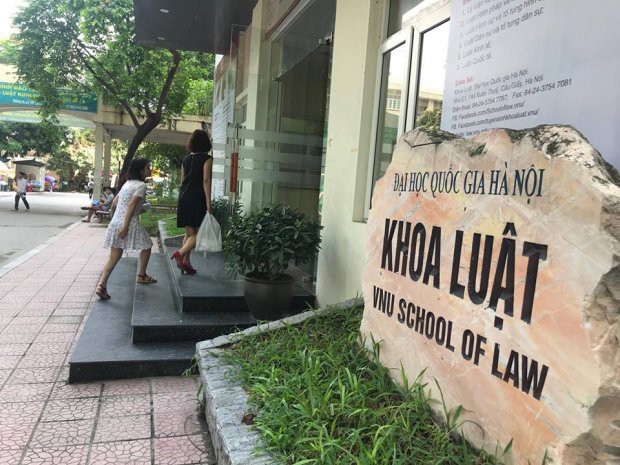 Nhiều nữ sinh khoa Luật tố giảng viên nhắn tin “gạ gẫm: Thầy giáo bác bỏ toàn bộ vụ việc, nhà trường vào cuộc xác minh làm rõ - Ảnh 6. Nhiều nữ sinh khoa Luật tố giảng viên nhắn tin “gạ gẫm: Thầy giáo bác bỏ toàn bộ vụ việc, nhà trường vào cuộc xác minh làm rõ - Ảnh 6.