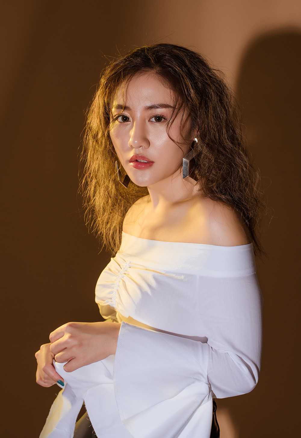 Văn Mai Hương lột xác trong hình ảnh mới vô cùng quyến rũ và xinh đẹp - Ảnh 3. Văn Mai Hương lột xác trong hình ảnh mới vô cùng quyến rũ và xinh đẹp - Ảnh 3.