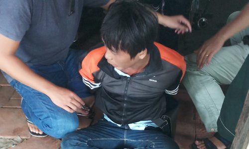Lời khai ban đầu của nghi phạm sát hại 3 người trong gia đình vợ ở Tiền Giang: Do bị vợ đòi chia tay - Ảnh 1.