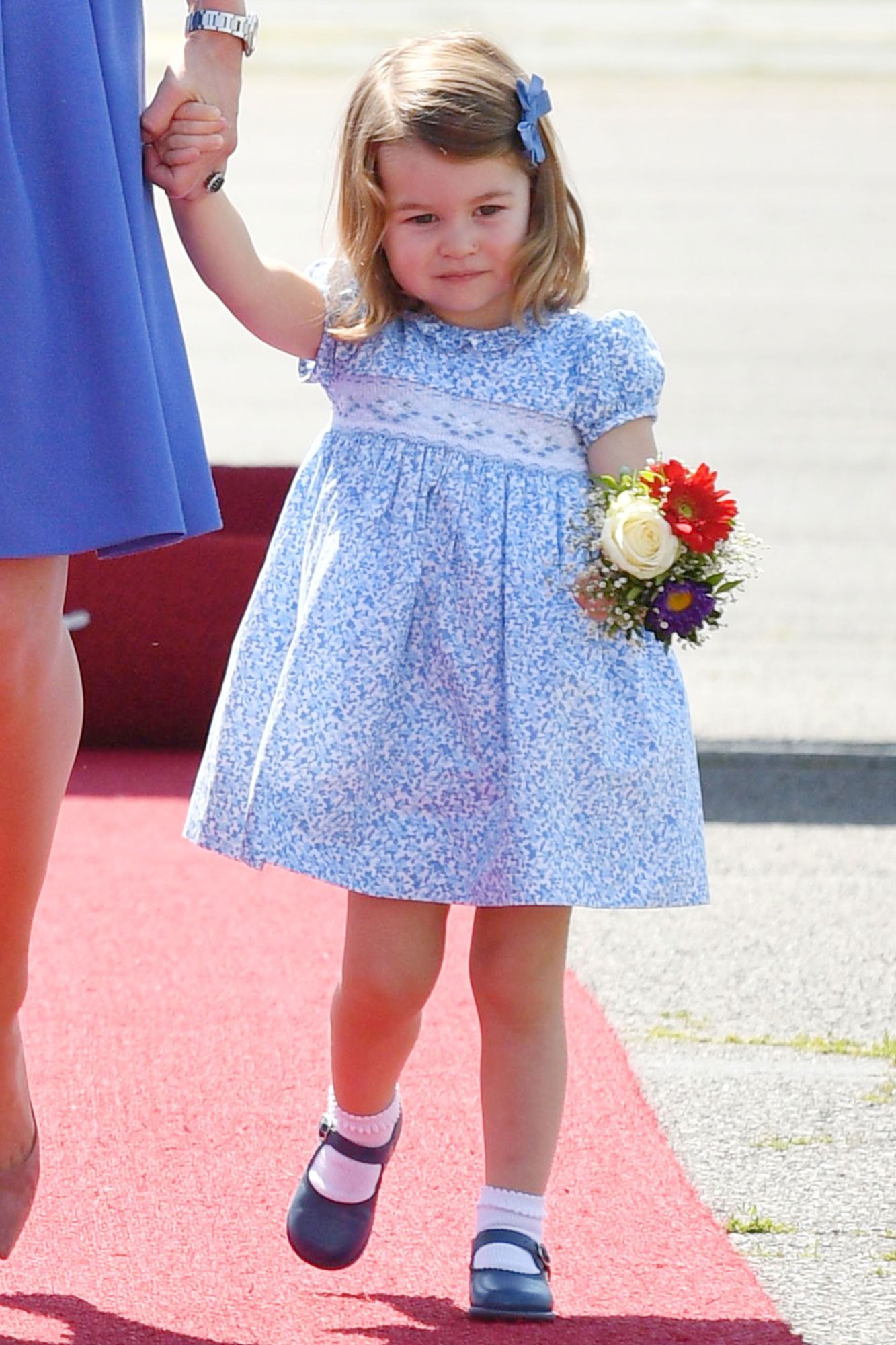 Lý do tại sao công chúa Charlotte chỉ luôn mặc váy hóa ra lại đơn giản thế này - Ảnh 2.