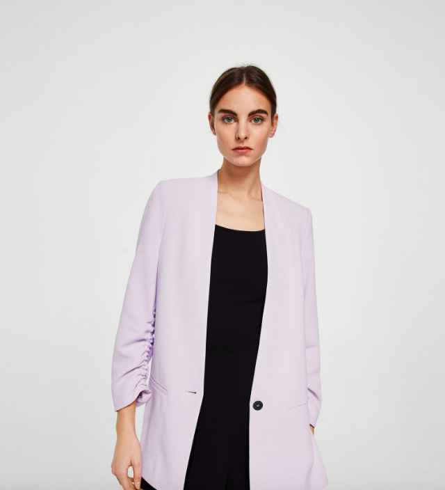 15 mẫu áo blazer của Zara, H&M... thanh lịch mà cực kỳ cá tính dành cho nàng công sở khi thời tiết đang chuyển từ hè sang thu - Ảnh 9.