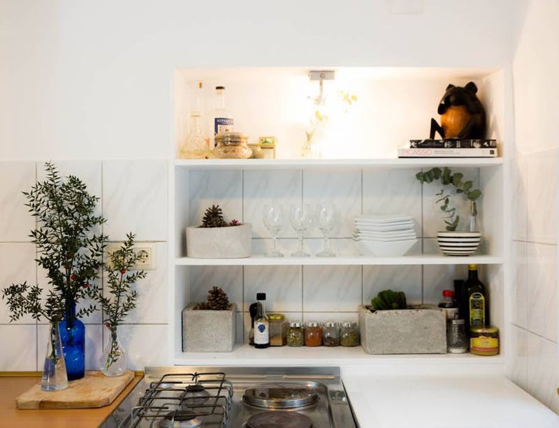 10 ý tưởng lưu trữ tuyệt vời giúp không gian nhà bếp nhỏ đến mấy cũng gọn gàng - Ảnh 6.