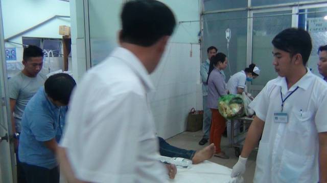 Nghi phạm sát hại 3 người trong một gia đình ở Tiền Giang nằm điều trị tại bệnh viện - Ảnh 1.