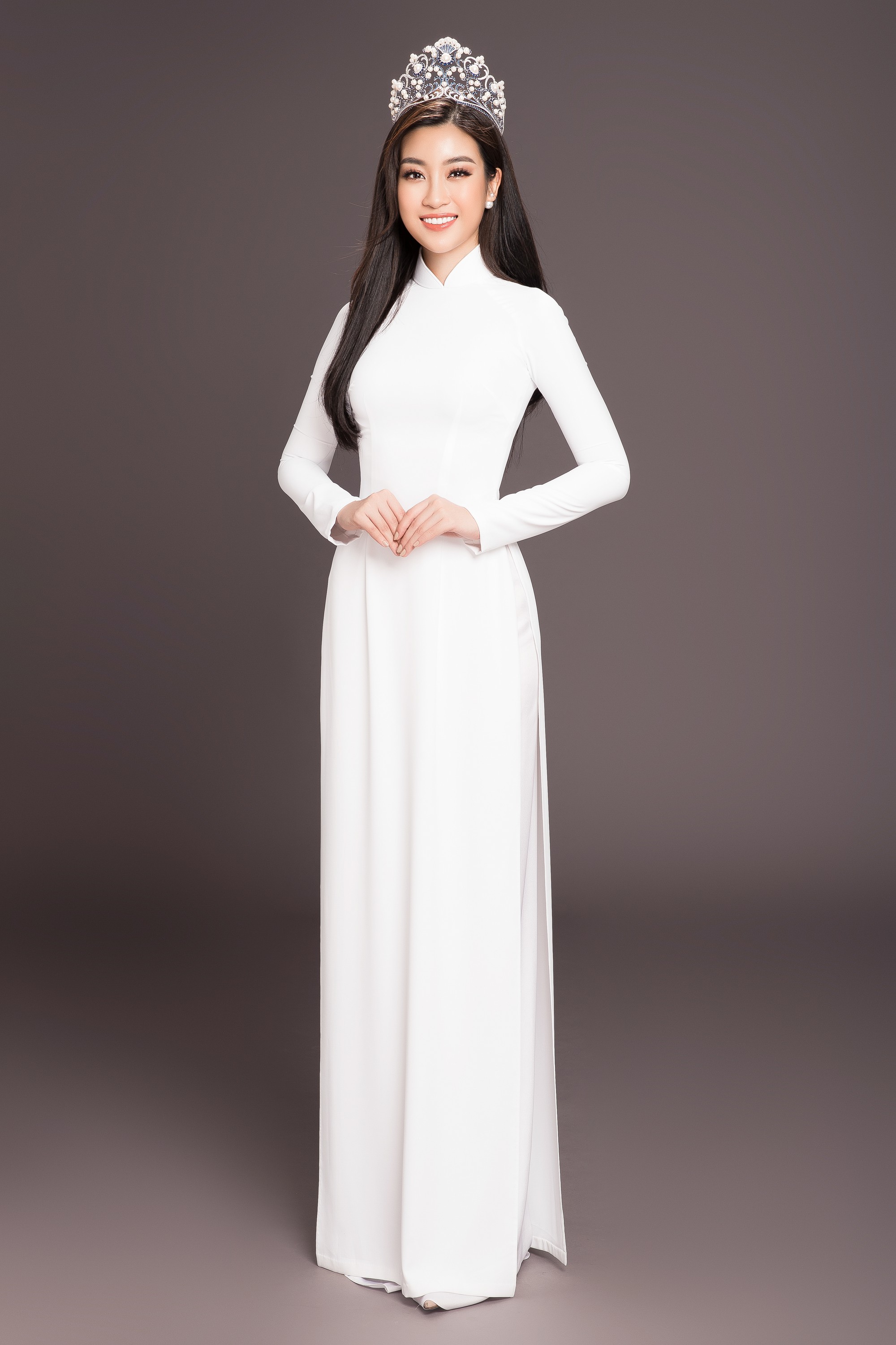 Không váy áo gợi cảm, Hoa hậu Kỳ Duyên, Đặng Thu Thảo lại gợi nhớ cả bầu trời thanh xuân khi diện áo dài trắng nữ sinh - Ảnh 11.