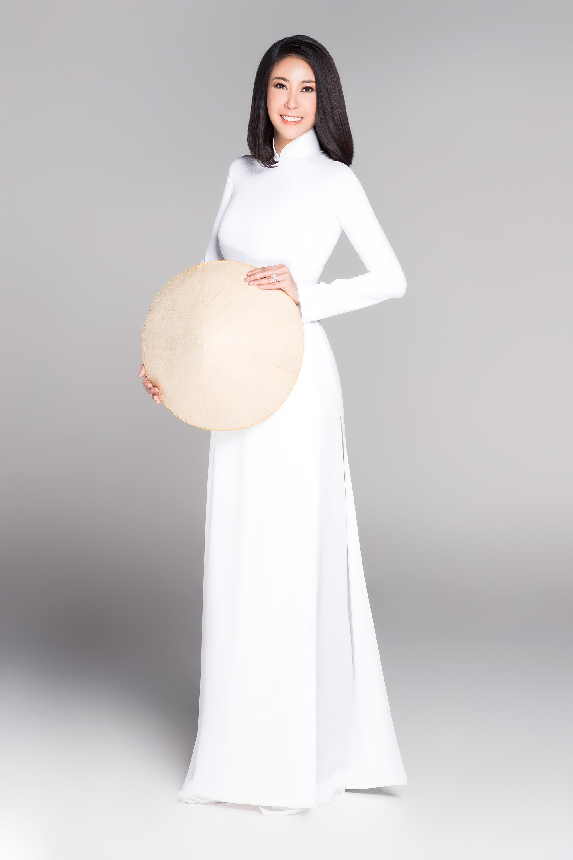 Không váy áo gợi cảm, Hoa hậu Kỳ Duyên, Đặng Thu Thảo lại gợi nhớ cả bầu trời thanh xuân khi diện áo dài trắng nữ sinh - Ảnh 9.
