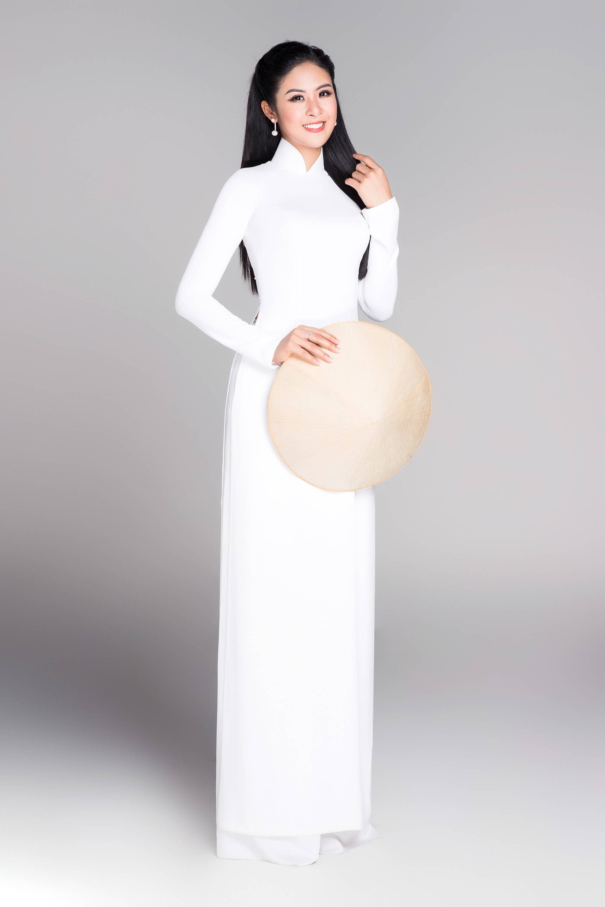 Không váy áo gợi cảm, Hoa hậu Kỳ Duyên, Đặng Thu Thảo lại gợi nhớ cả bầu trời thanh xuân khi diện áo dài trắng nữ sinh - Ảnh 7.