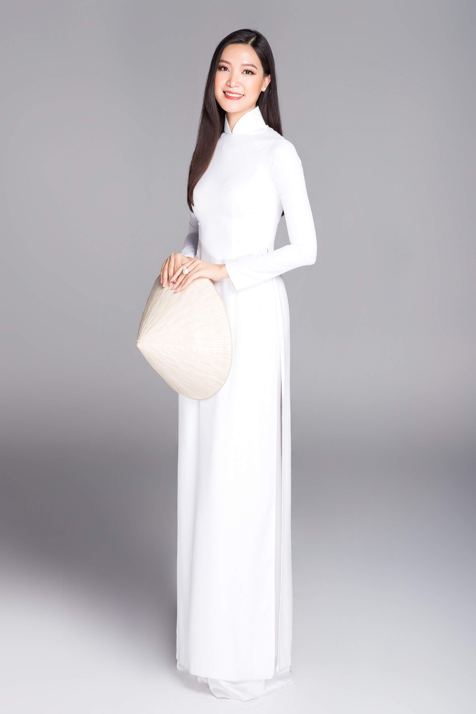 Không váy áo gợi cảm, Hoa hậu Kỳ Duyên, Đặng Thu Thảo lại gợi nhớ cả bầu trời thanh xuân khi diện áo dài trắng nữ sinh - Ảnh 3.