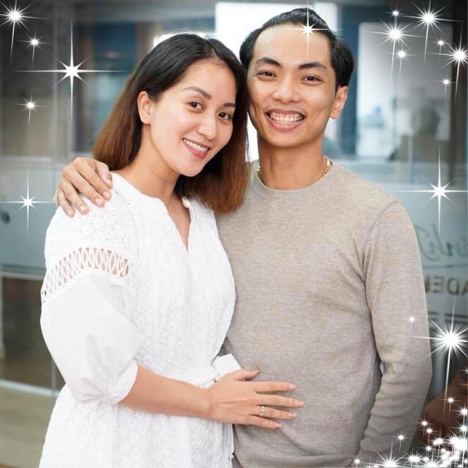 Khánh Thi hạnh phúc bên chồng trong chuyến xuất ngoại đầu tiên sau khi sinh em bé - Ảnh 2.