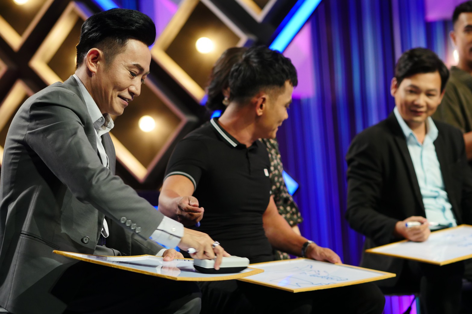 Hai lần đổ vỡ, mẹ đơn thân 43 tuổi quyết tâm tìm duyên mới tại show hẹn hò - Ảnh 3. Hai lần đổ vỡ, mẹ đơn thân 43 tuổi quyết tâm tìm duyên mới tại show hẹn hò - Ảnh 3.