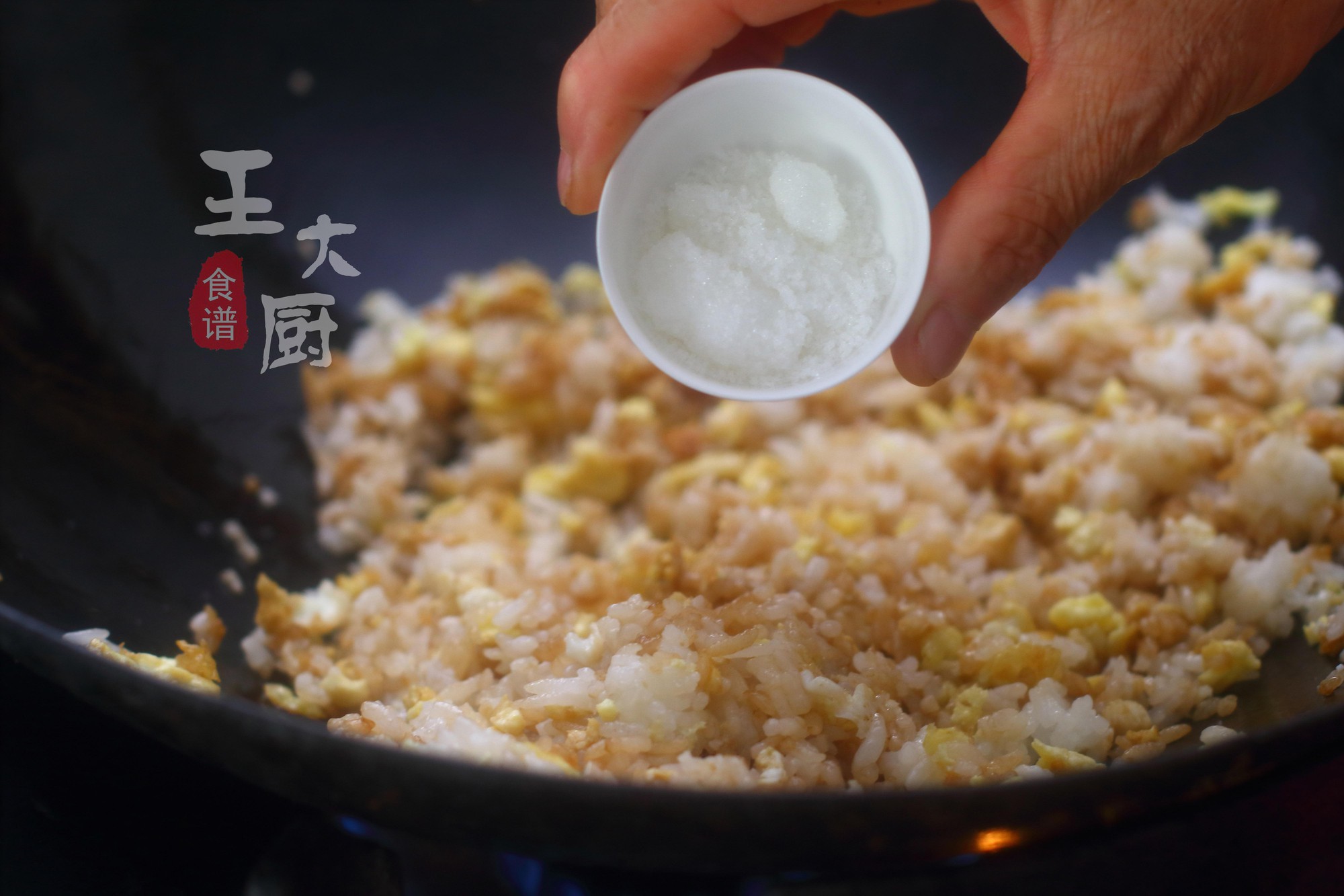 Nước tương là bí mật của đĩa cơm chiên thơm nức mũi, ngon quên sầu nhưng bấy lâu nay chúng ta toàn làm ngược - Ảnh 6. Nước tương là bí mật của đĩa cơm chiên thơm nức mũi, ngon quên sầu nhưng bấy lâu nay chúng ta toàn làm ngược - Ảnh 6.