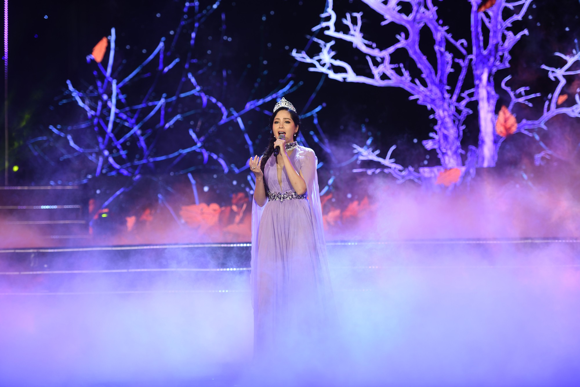 Dàn Hoa hậu đồng loạt hát trong Gala 30 năm HHVN: Đỗ Mỹ Linh nổi bật nhất khi mở màn cực hoành tráng và lộng lẫy như nữ thần - Ảnh 7.