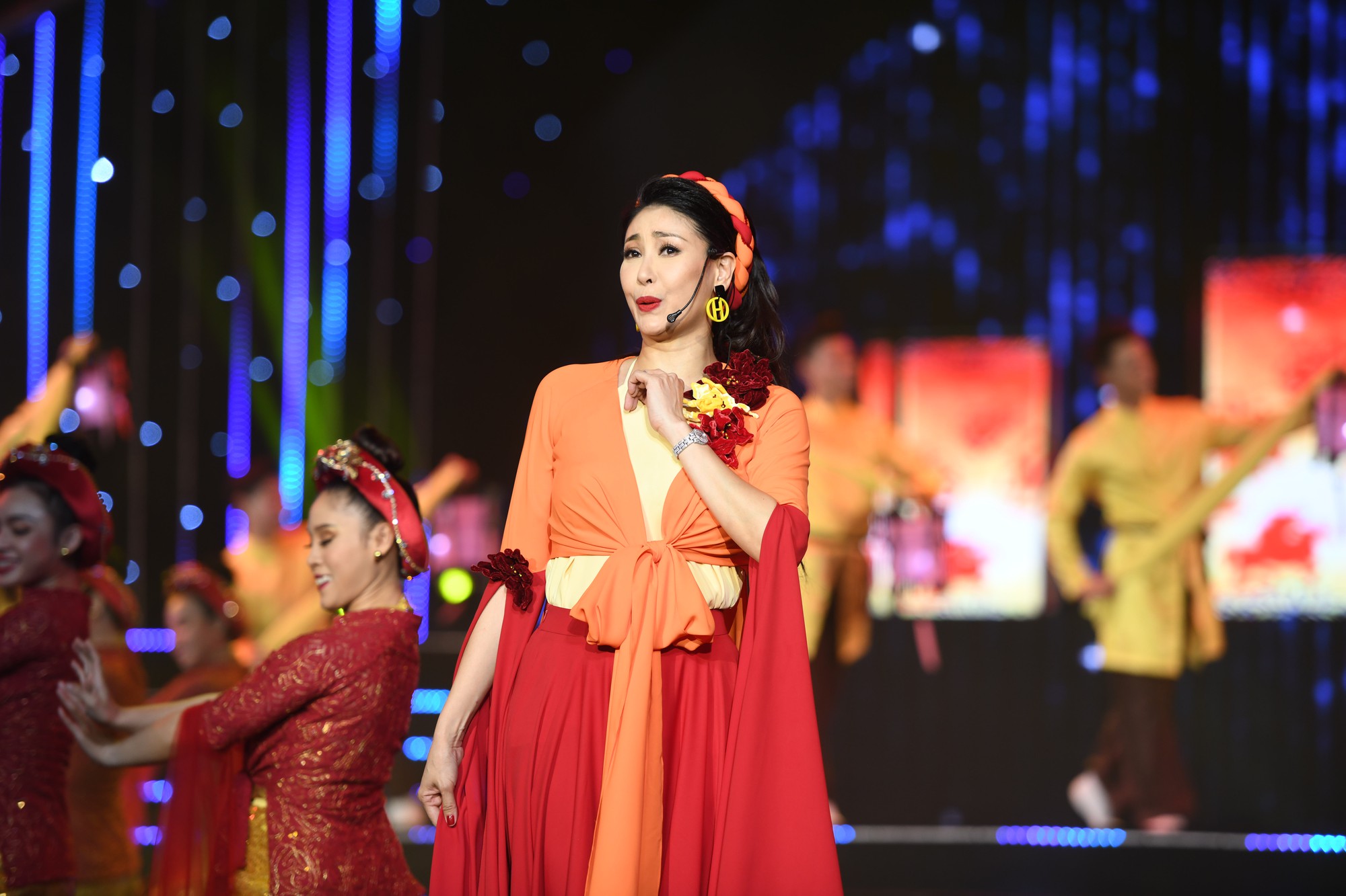 Dàn Hoa hậu đồng loạt hát trong Gala 30 năm HHVN: Đỗ Mỹ Linh nổi bật nhất khi mở màn cực hoành tráng và lộng lẫy như nữ thần - Ảnh 9.