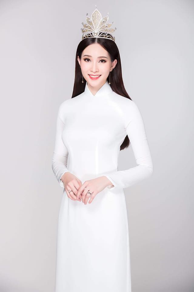 Đội vương miện diện áo dài trắng, Hoa hậu Đặng Thu Thảo chứng minh lão hóa ngược là có thật - Ảnh 1.