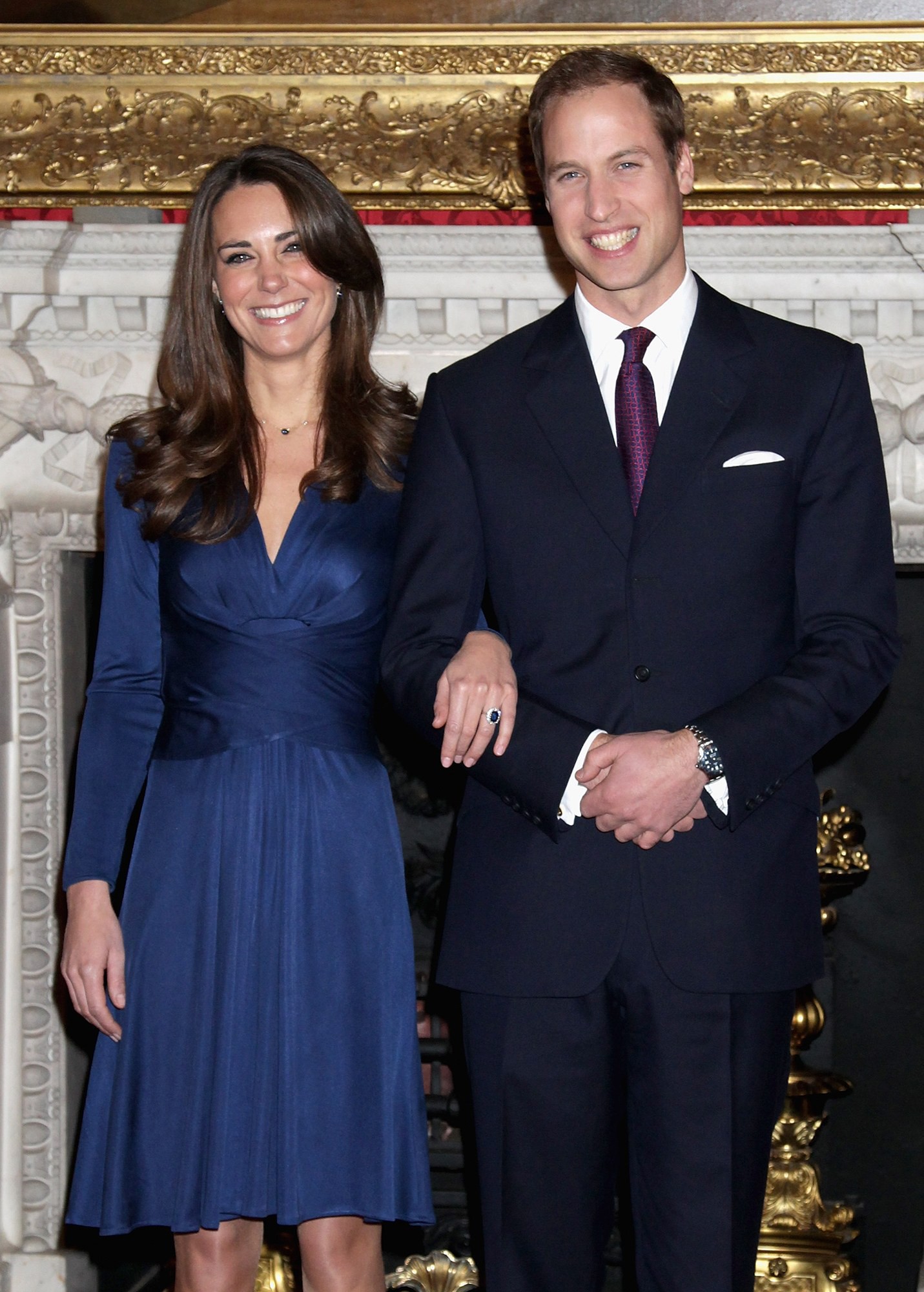 Chính bộ váy xuyên thấu táo bạo này đã phá vỡ friendzone giữa Kate Middleton và Hoàng tử William - Ảnh 1.