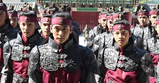 Sau tròn một thập kỷ, vị thế ở làng phim Hàn của 5 tài tử này đã thay đổi ngỡ ngàng! - Ảnh 5. Sau tròn một thập kỷ, vị thế ở làng phim Hàn của 5 tài tử này đã thay đổi ngỡ ngàng! - Ảnh 5.
