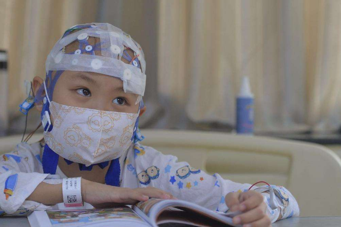 Bé gái 8 tuổi đã bị mắc bệnh ung thư, nguyên nhân vì nhiễm độc từ các đồ vật trong nhà - Ảnh 4.