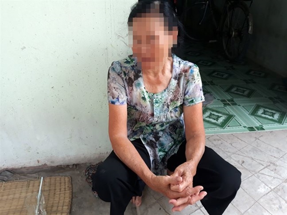 Bà nội bé gái 9 tuổi bị cha ruột ruột xâm hại tình dục 5 lần ở Long An: Tôi không có đứa con trai như nó - Ảnh 1.