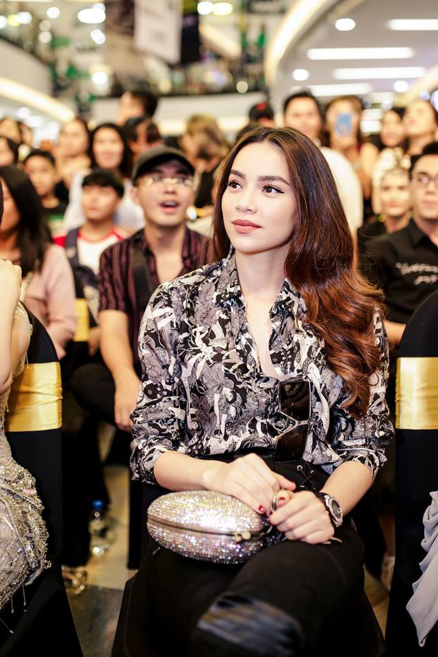 Lại chạm trán tại sự kiện, Hà Hồ và Lệ Quyên lại có phản ứng này - Ảnh 3. Lại chạm trán tại sự kiện, Hà Hồ và Lệ Quyên lại có phản ứng này - Ảnh 3.