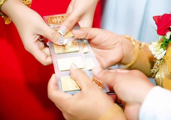 Con dâu bỏ qua lời khuyên của mọi người, dũng cảm đưa vàng cưới cho mẹ chồng giữ và cái kết bất ngờ - Ảnh 1. Con dâu bỏ qua lời khuyên của mọi người, dũng cảm đưa vàng cưới cho mẹ chồng giữ và cái kết bất ngờ - Ảnh 1.