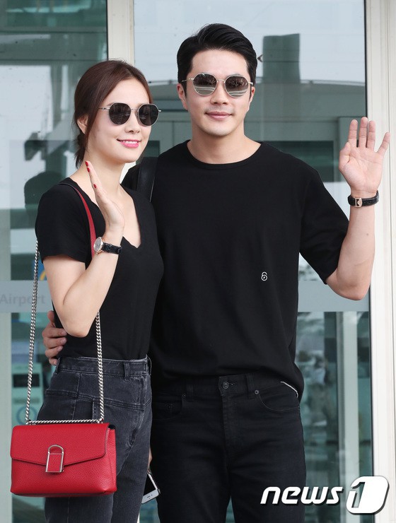 Nhờ lần xuất hiện này tại sân bay, vợ chồng Kwon Sang Woo và Hoa hậu Hàn chứng minh tình yêu 10 năm đẹp nhất Kbiz - Ảnh 10.