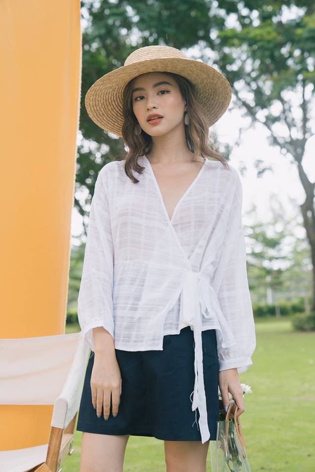 20 mẫu áo blouse siêu xinh từ các thương hiệu Việt chắc chắn sẽ đốn tim nàng trong những ngày giao mùa mát lịm - Ảnh 15.