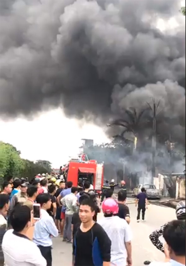Hà Nội: Cháy kinh hoàng tại một nhà dân bên đại lộ Thăng Long - Ảnh 7.