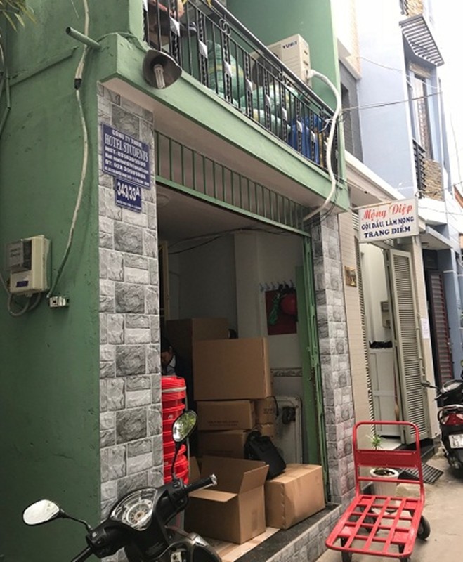 Vụ thuốc ho làm từ phẩm màu, dầu ăn ở TP.HCM: Bộ Y tế vào cuộc - Ảnh 1. Vụ thuốc ho làm từ phẩm màu, dầu ăn ở TP.HCM: Bộ Y tế vào cuộc - Ảnh 1.