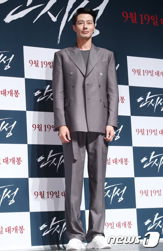 Dàn sao hot đổ bộ sự kiện: Khi tường thành nhan sắc Jo In Sung bị trai đẹp Nam Joo Hyuk dìm trong 1 khung hình - Ảnh 1.