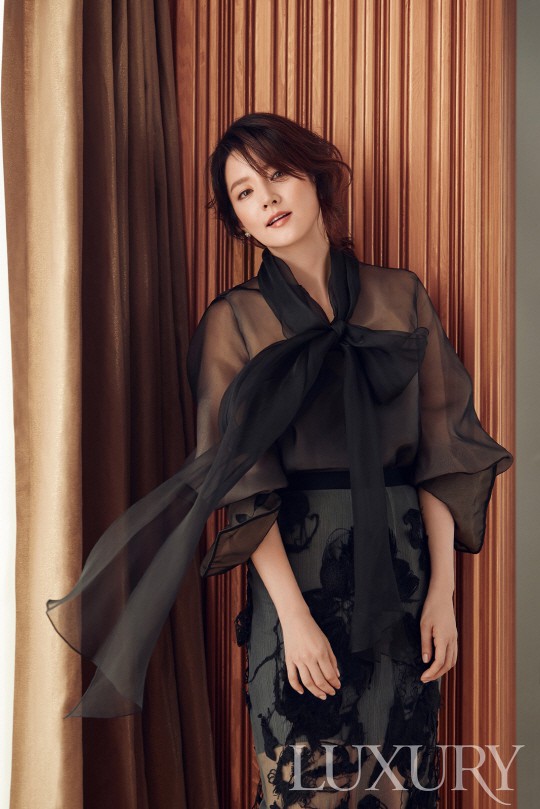 Nhìn nhan sắc của U50 Lee Young Ae cũng đủ hiểu tại sao Kim Tae Hee lẫn Song Hye Kyo đều phải ghen tị và ngưỡng mộ  - Ảnh 2.