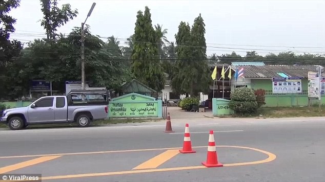 Mẹ đón con tan học, sững sờ phát hiện con nằm bất động, quần áo xộc xệch, chảy máu mũi trên xe buýt của trường mầm non - Ảnh 2. Mẹ đón con tan học, sững sờ phát hiện con nằm bất động, quần áo xộc xệch, chảy máu mũi trên xe buýt của trường mầm non - Ảnh 2.