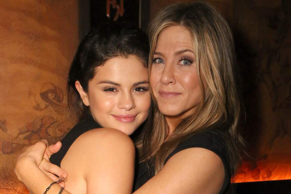 Trải qua giai đoạn khó khăn, Selena Gomez tìm đến "đàn chị" Jennifer Aniston  xin lời khuyên