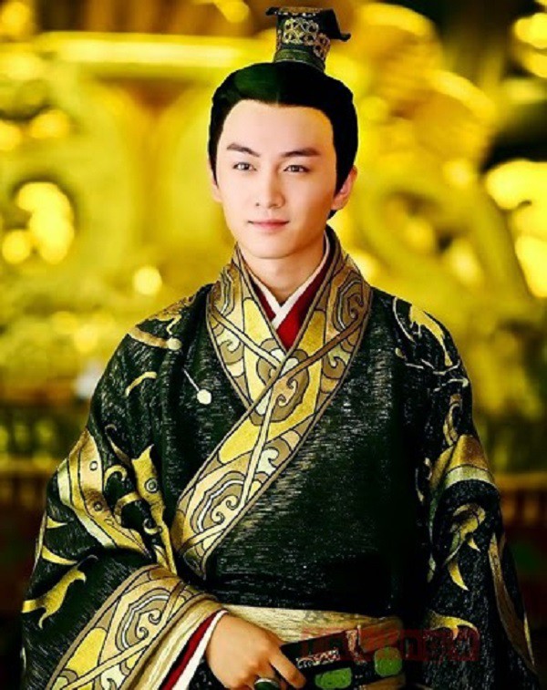 Tạm quên Hoàng đế Càn Long đang “khuấy đảo” trong Diên Hi công lược đi, đây mới là những vị vua chung tình nhất lịch sử - Ảnh 3. Tạm quên Hoàng đế Càn Long đang “khuấy đảo” trong Diên Hi công lược đi, đây mới là những vị vua chung tình nhất lịch sử - Ảnh 3.