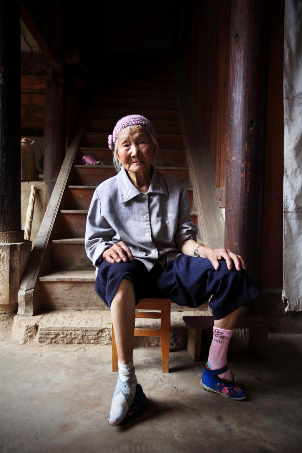 Tục Bó chân gót sen của Trung Quốc xưa: Hình ảnh những đôi chân rỉ máu và biến dạng khiến phụ nữ thời nay phải nín thở nổi da gà - Ảnh 13. Tục Bó chân gót sen của Trung Quốc xưa: Hình ảnh những đôi chân rỉ máu và biến dạng khiến phụ nữ thời nay phải nín thở nổi da gà - Ảnh 13.