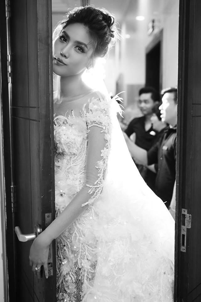 Chưa làm đám cưới, Lan Khuê đã mặc váy cô dâu đẹp rạng ngời thế này  - Ảnh 3.