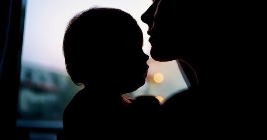 Vụ hiếp dâm trẻ em gây rúng động nước Anh: Mẹ và nhân tình gửi hơn 12000 tin nhắn lên kế hoạch tỉ mỉ để cưỡng bức chính con mình - Ảnh 1.
