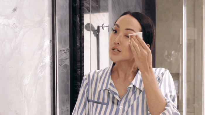Mẹ bầu nào đang lo da chảy xệ, lão hóa hay thâm sạm hãy học ngay quy trình dưỡng da mỗi tối của beauty blogger gốc Hàn Chriselle Lim - Ảnh 4.