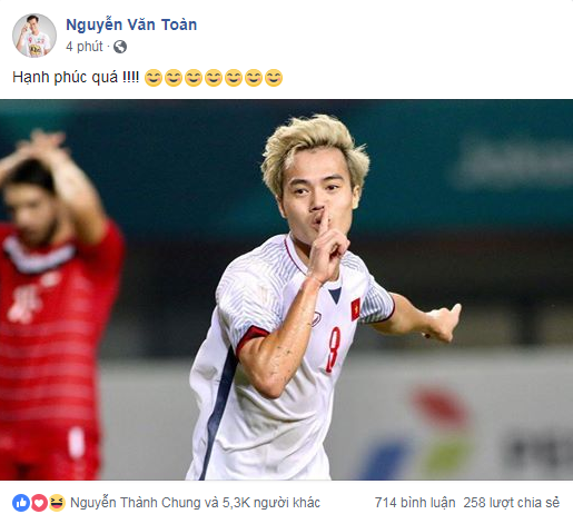 Hoàng tử tóc vàng Văn Toàn vừa xuất hiện trên Facebook sau trận cầu kỳ tích với U23 Syria, đoán xem anh chàng viết gì? - Ảnh 1.