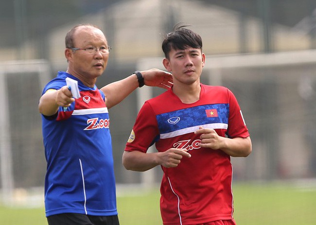 5 giờ sau cú sút phạt cầu vồng trong mưa, lượng follow trang cá nhân của Minh Vương tăng vọt - Ảnh 1. 5 giờ sau cú sút phạt cầu vồng trong mưa, lượng follow trang cá nhân của Minh Vương tăng vọt - Ảnh 1.