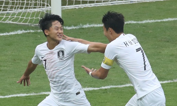 Chân dung Messi Hàn 2 lần ghi bàn vào lưới Việt Nam: Thần đồng bóng đá 20 tuổi, em út nhắng nhít đáng yêu của tuyển Olympic Hàn Quốc - Ảnh 1.