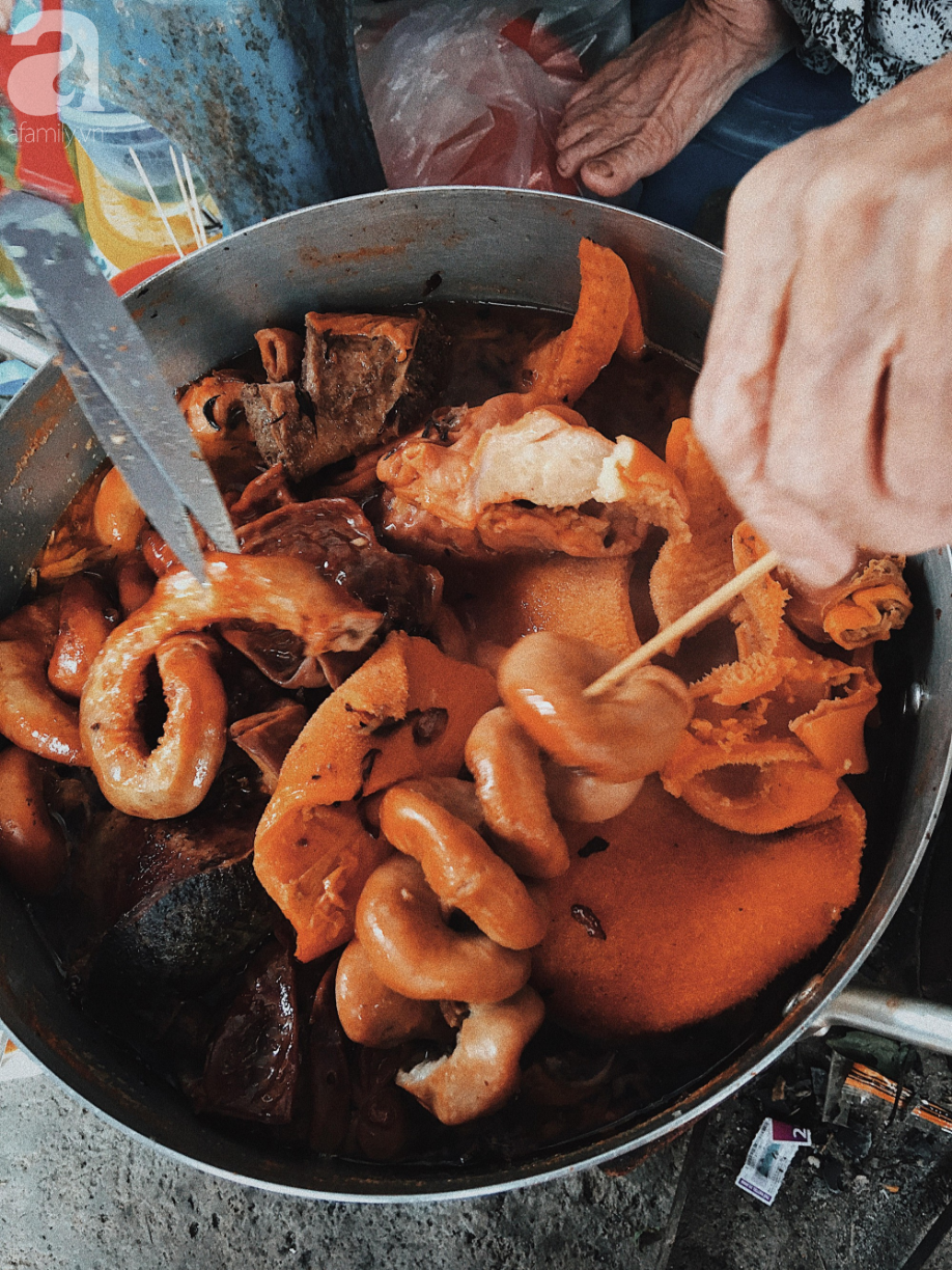 Bí mật nồi phá lấu không nấu bằng cốt dừa của bà ngoại 82 tuổi ở Sài Gòn, 30 năm qua vẫn làm mê lòng bao thực khách sành ăn - Ảnh 6.