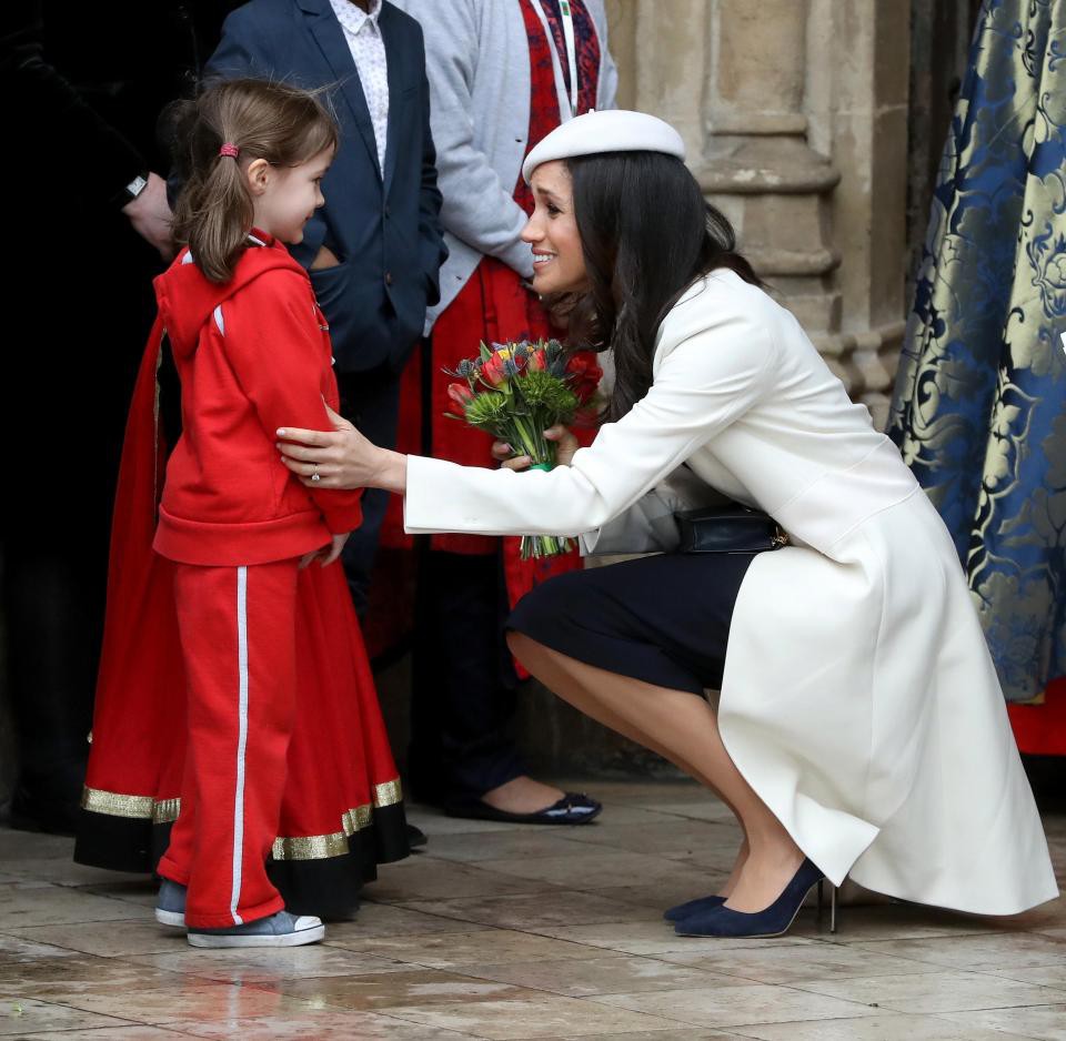 6 điều Meghan không được phép làm vào ngày sinh nhật, đặc biệt không ăn bánh gato trước Nữ hoàng Anh - Ảnh 3.