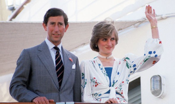 Lần đầu tiết lộ tuần trăng mật khủng khiếp của Công nương Diana khi phát hiện Thái tử Charles sử dụng món quà tình yêu của bà Camilla  - Ảnh 1.