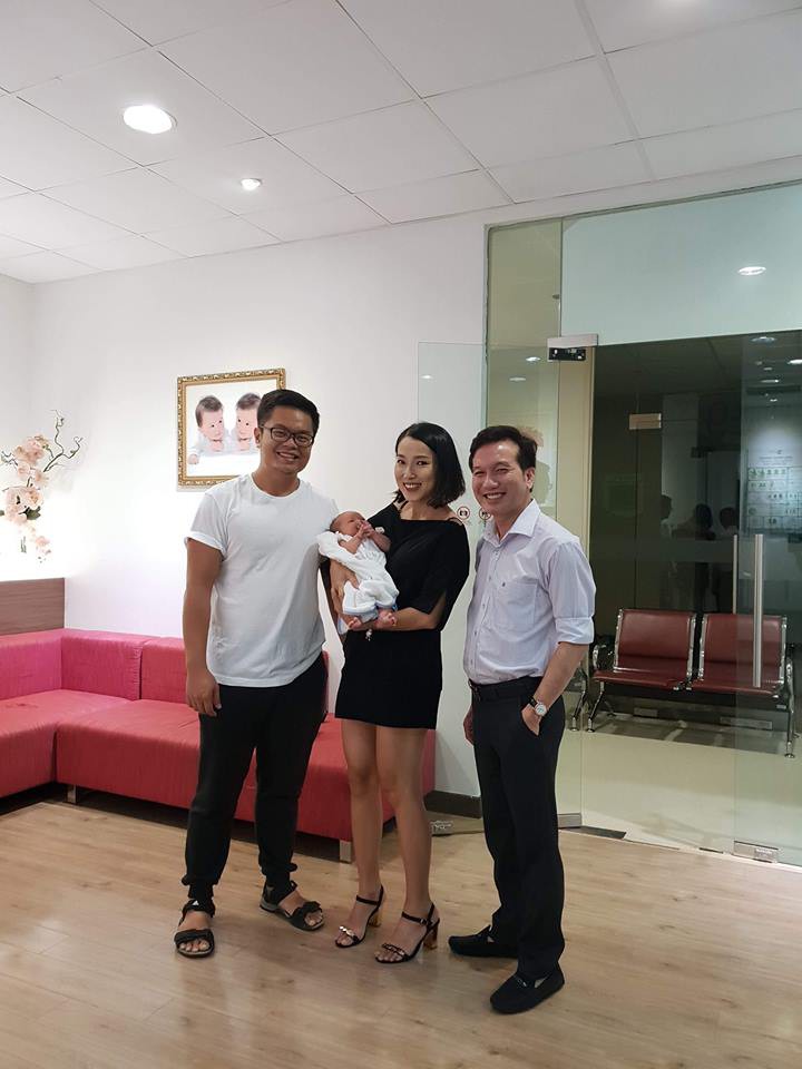 Tập nâng tạ suốt thai kỳ, mẹ Việt bị chỉ trích không ngớt nhưng vừa sinh xong ai cũng ngỡ ngàng - Ảnh 1. Tập nâng tạ suốt thai kỳ, mẹ Việt bị chỉ trích không ngớt nhưng vừa sinh xong ai cũng ngỡ ngàng - Ảnh 1.